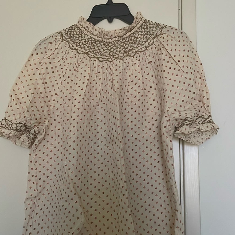 Cute Sézane 100% linen smocked blouse size 42 (FR) size 10 (US)